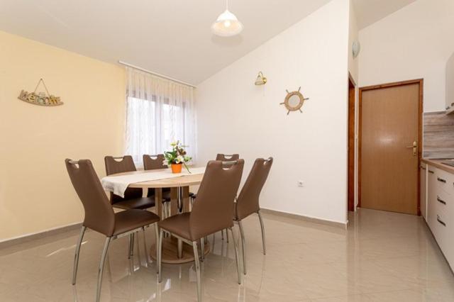 Apartments Marinko Baška Екстериор снимка