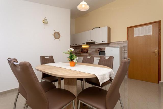 Apartments Marinko Baška Екстериор снимка