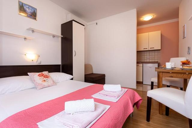 Apartments Marinko Baška Екстериор снимка